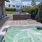 Feriehus Ostsee-wellnesslandhaus Mit Sauna, Jacuzzi, Innenwhirlpool Groß Schwansee